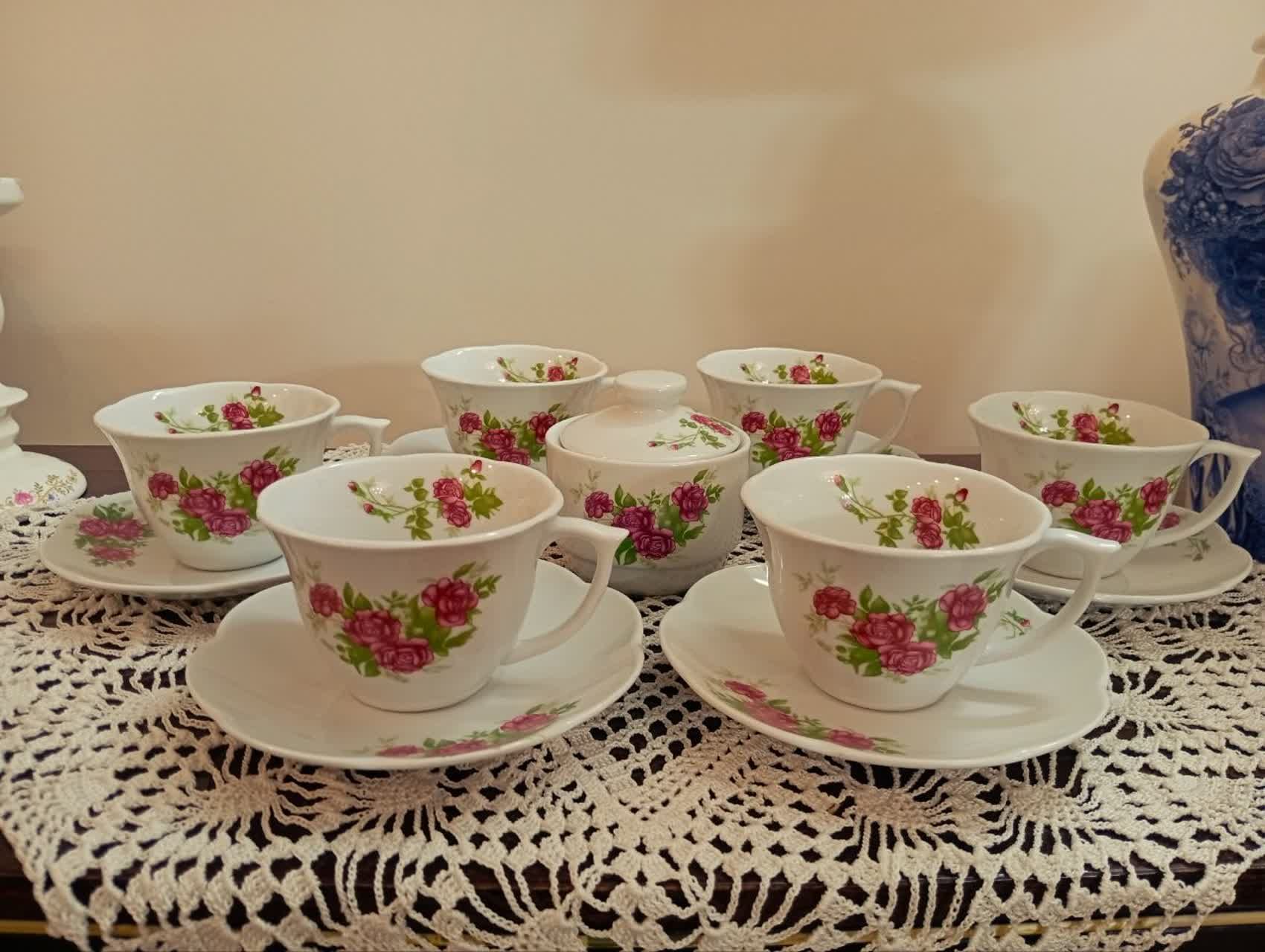 فنجان نعلبکی گل سرخی